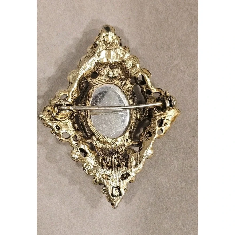 Vintage Gold Tone Filigree Brooch w/ Red Cabochon